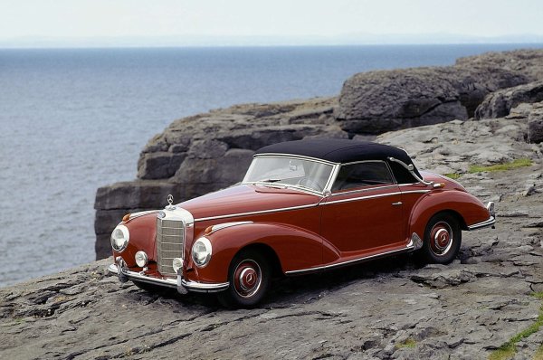 Наричан вътрешно W188, 300 S заемаше първото място в гамата на Mercedes-Benz, когато дебютира през 1951 г. Той споделя някои части с W186 с четири врати, но беше много по-луксозен и съответно много по-скъп. Актуализиран модел, наречен 300 Sc, пристигна през 1955 г. с повече хром и впръскване на гориво наред с други подобрения. Цената му се покачи съответно. 
W188 беше най-скъпият Mercedes, който можеше да се купи с пари през 50-те години. Между 1951 и 1958 г. са произведени 760 бройки , включително 314 купета и 446 кабриолета. Той е по-рядък от прехваления 300 SL (W198), който намери 3258 купувачи от 1954 до 1957 г.